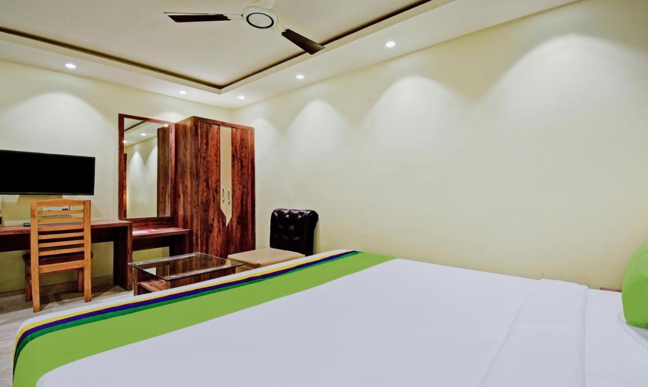 Treebo Rejoice 52 - 3Km From Huda City Metro Station Badshahpur ภายนอก รูปภาพ