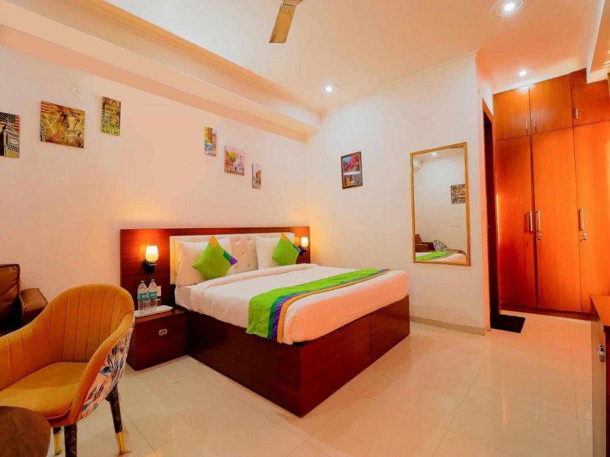 Treebo Rejoice 52 - 3Km From Huda City Metro Station Badshahpur ภายนอก รูปภาพ
