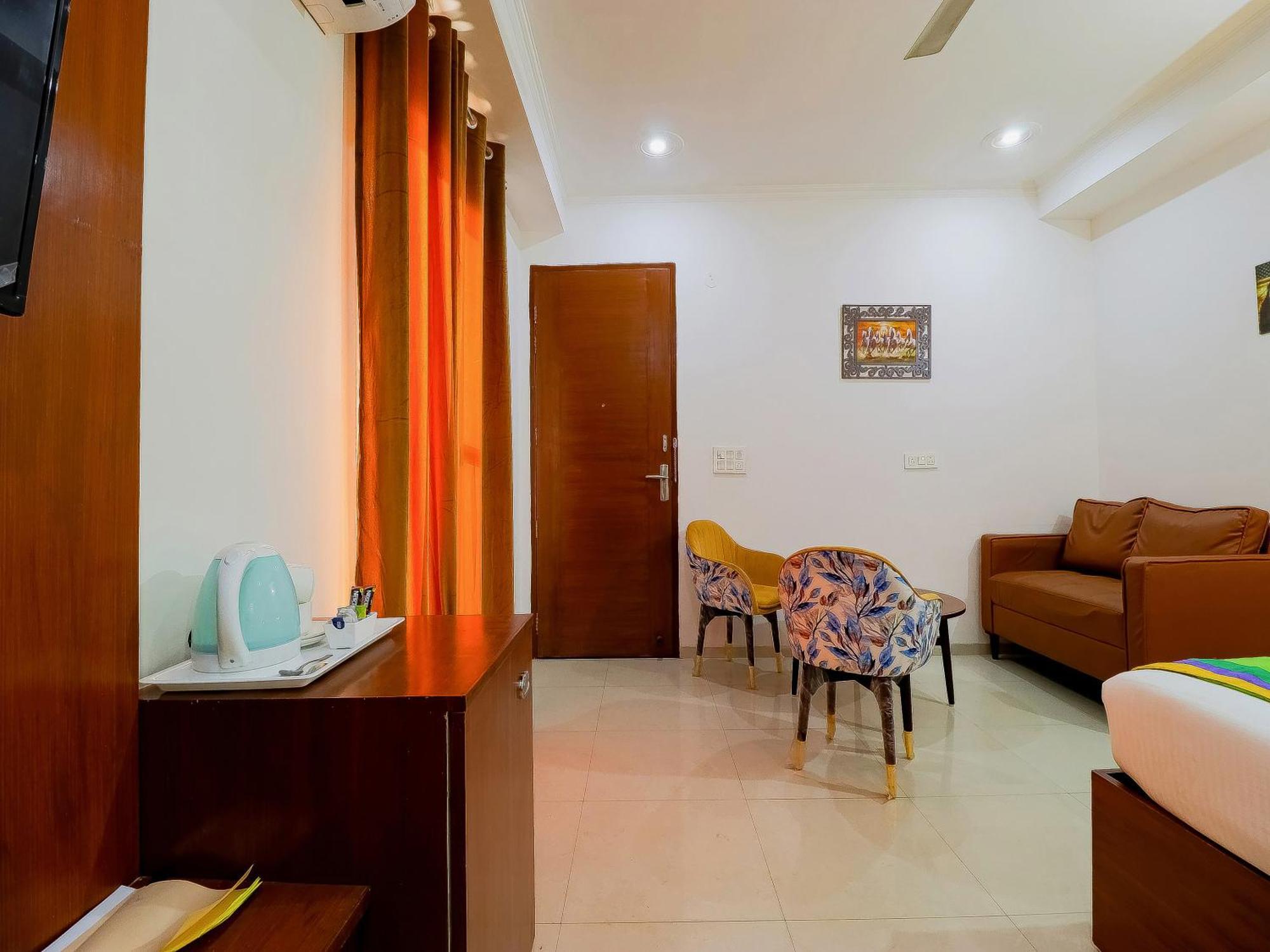 Treebo Rejoice 52 - 3Km From Huda City Metro Station Badshahpur ภายนอก รูปภาพ