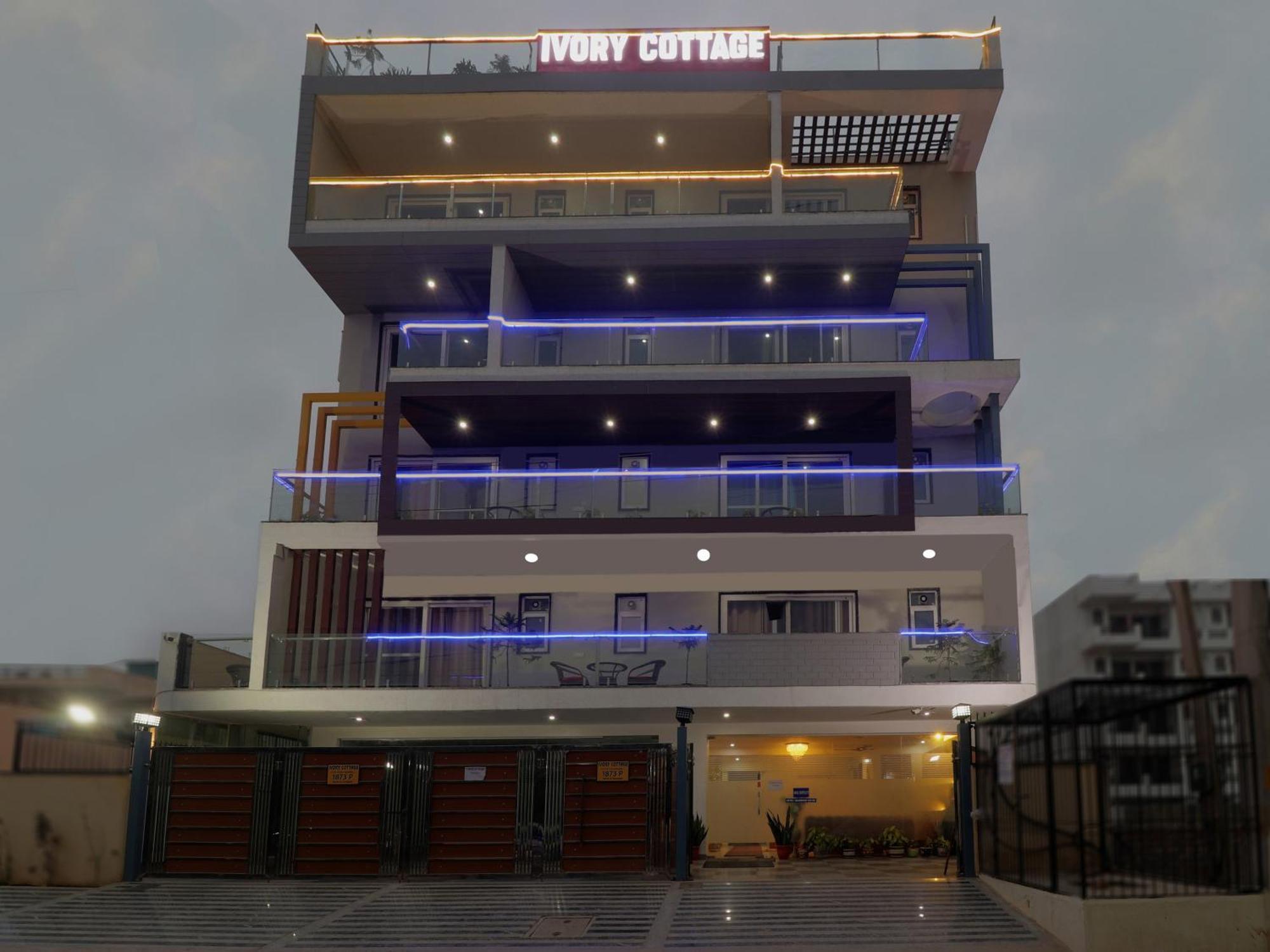 Treebo Rejoice 52 - 3Km From Huda City Metro Station Badshahpur ภายนอก รูปภาพ