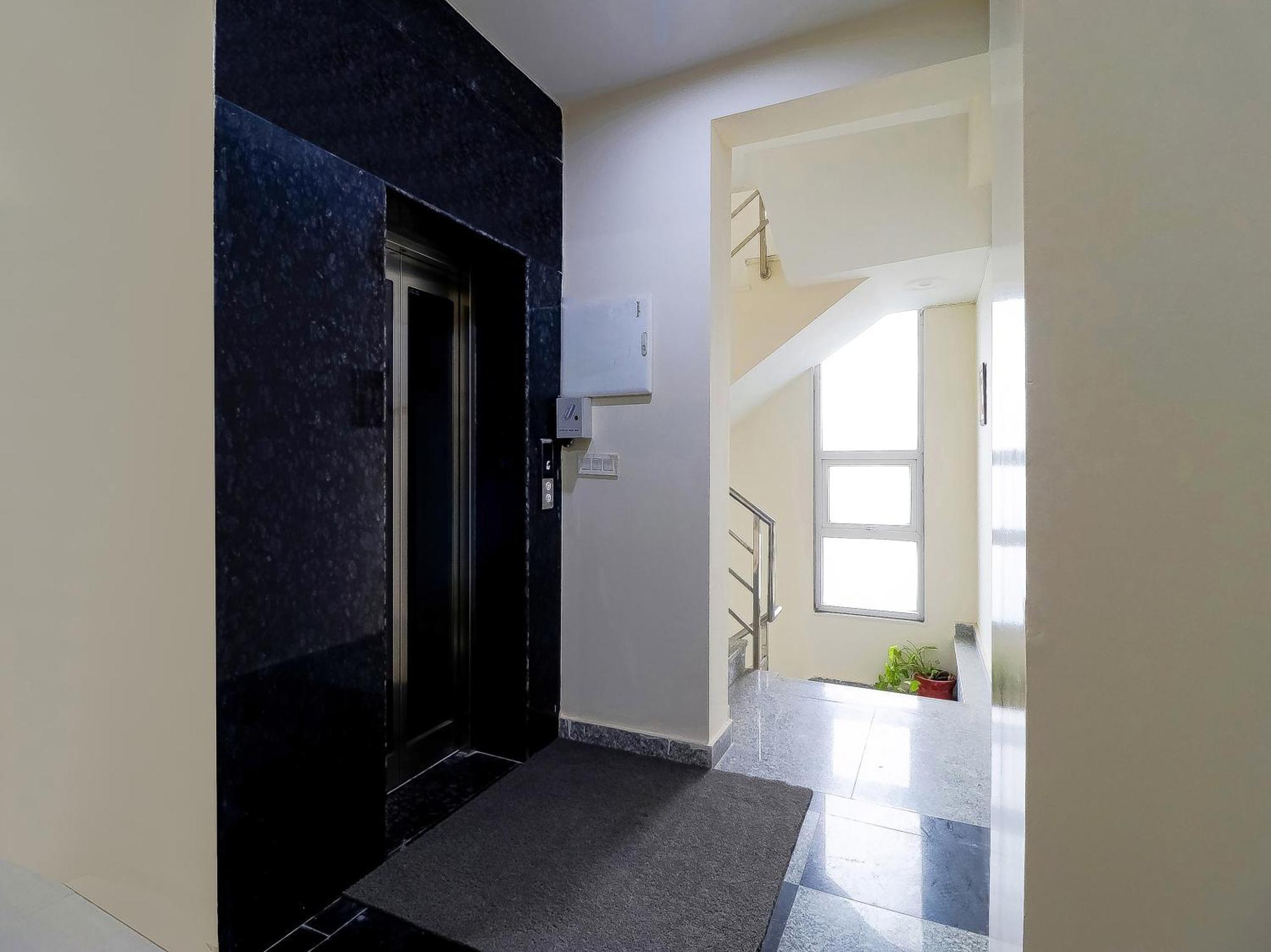 Treebo Rejoice 52 - 3Km From Huda City Metro Station Badshahpur ภายนอก รูปภาพ