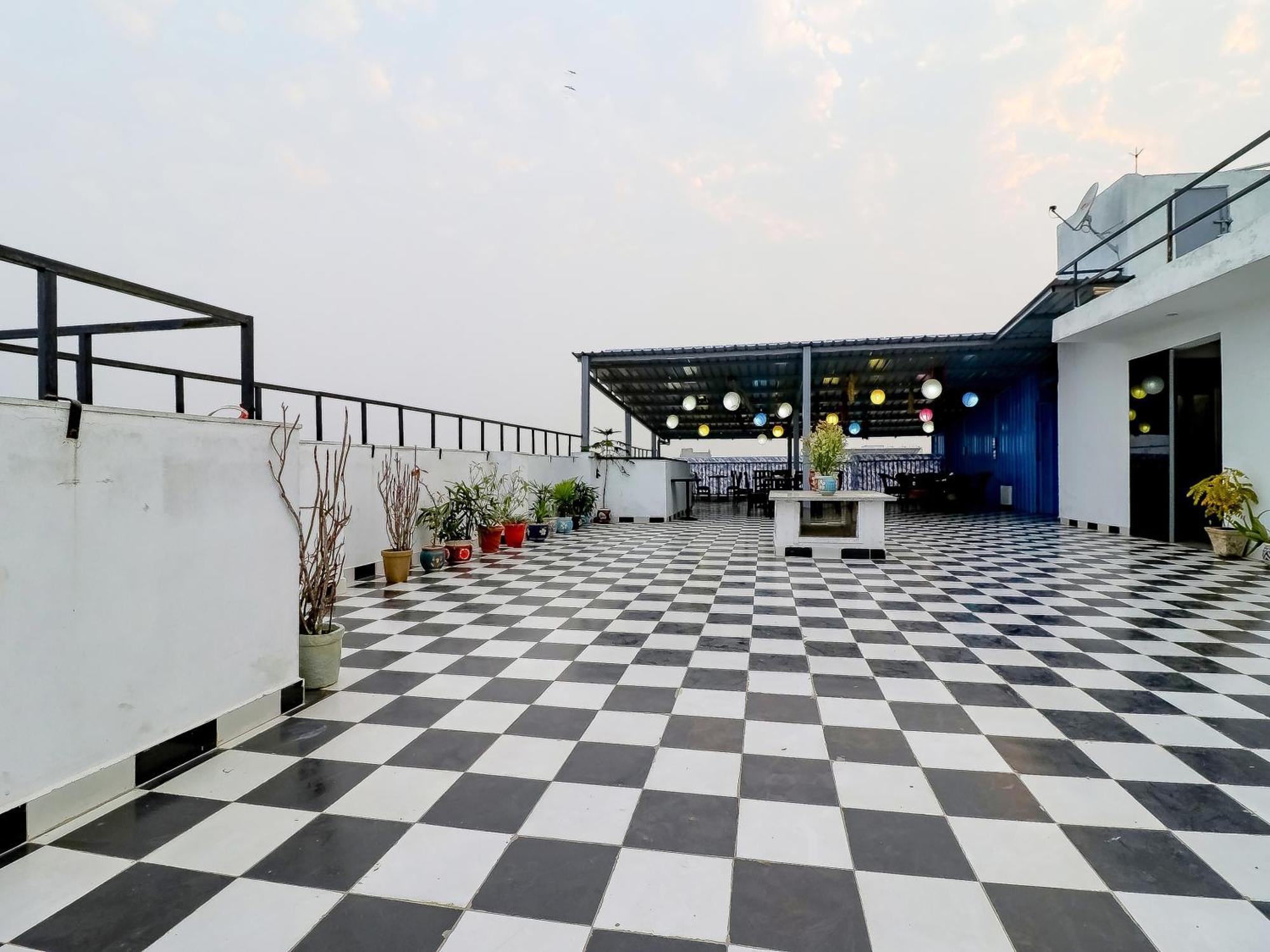 Treebo Rejoice 52 - 3Km From Huda City Metro Station Badshahpur ภายนอก รูปภาพ