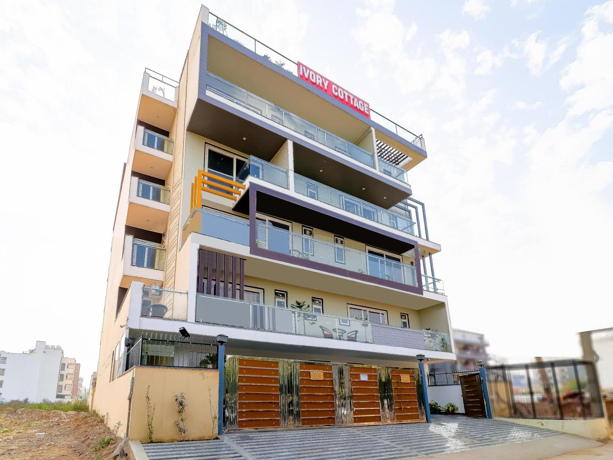 Treebo Rejoice 52 - 3Km From Huda City Metro Station Badshahpur ภายนอก รูปภาพ