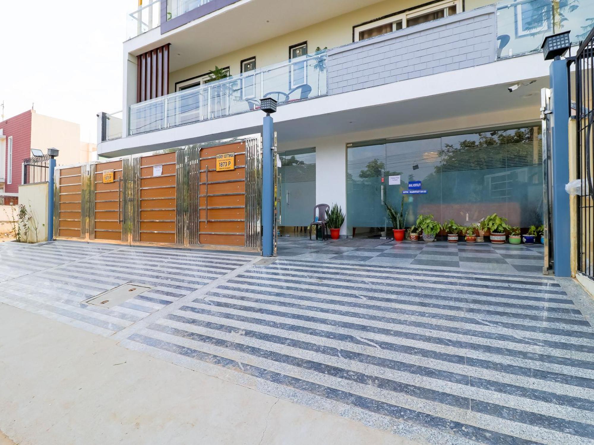 Treebo Rejoice 52 - 3Km From Huda City Metro Station Badshahpur ภายนอก รูปภาพ