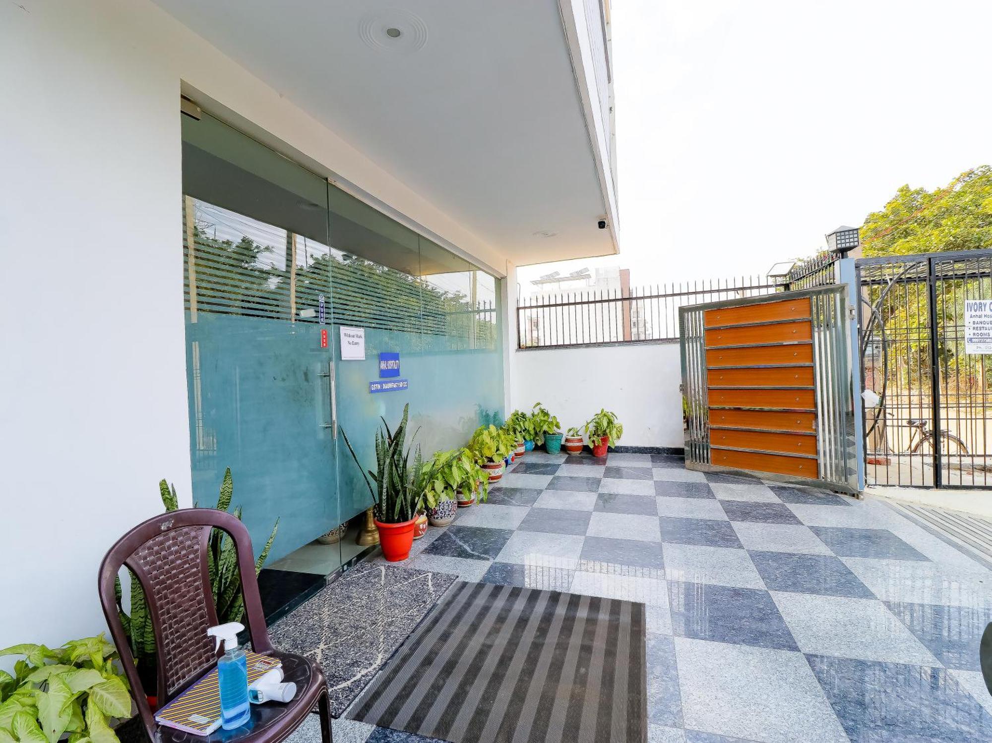 Treebo Rejoice 52 - 3Km From Huda City Metro Station Badshahpur ภายนอก รูปภาพ