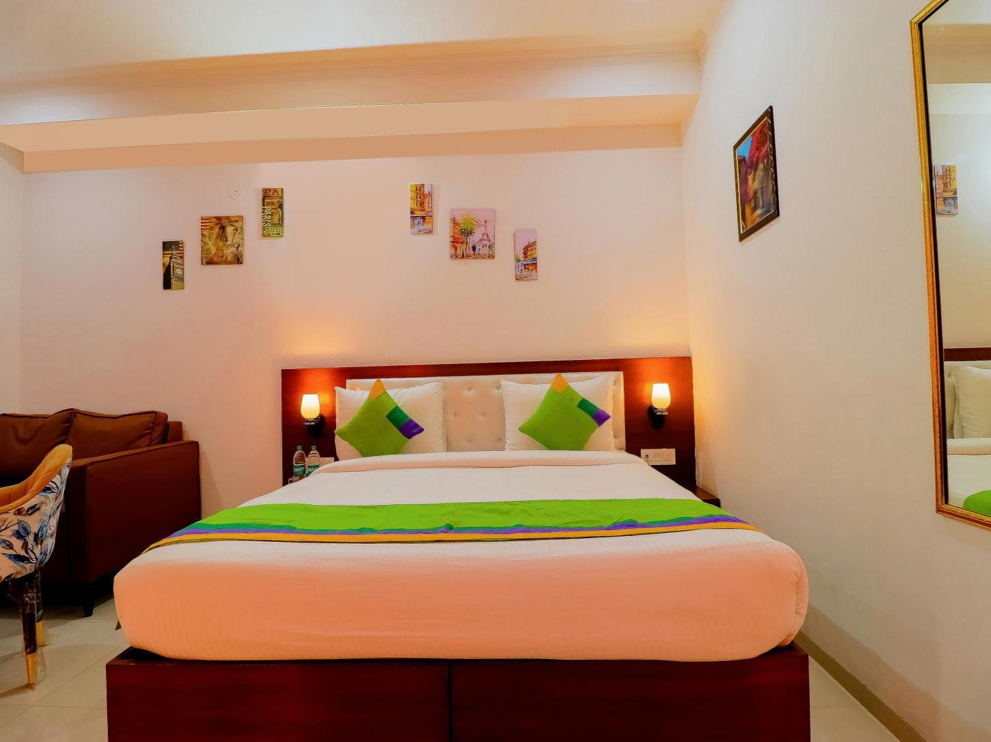 Treebo Rejoice 52 - 3Km From Huda City Metro Station Badshahpur ภายนอก รูปภาพ
