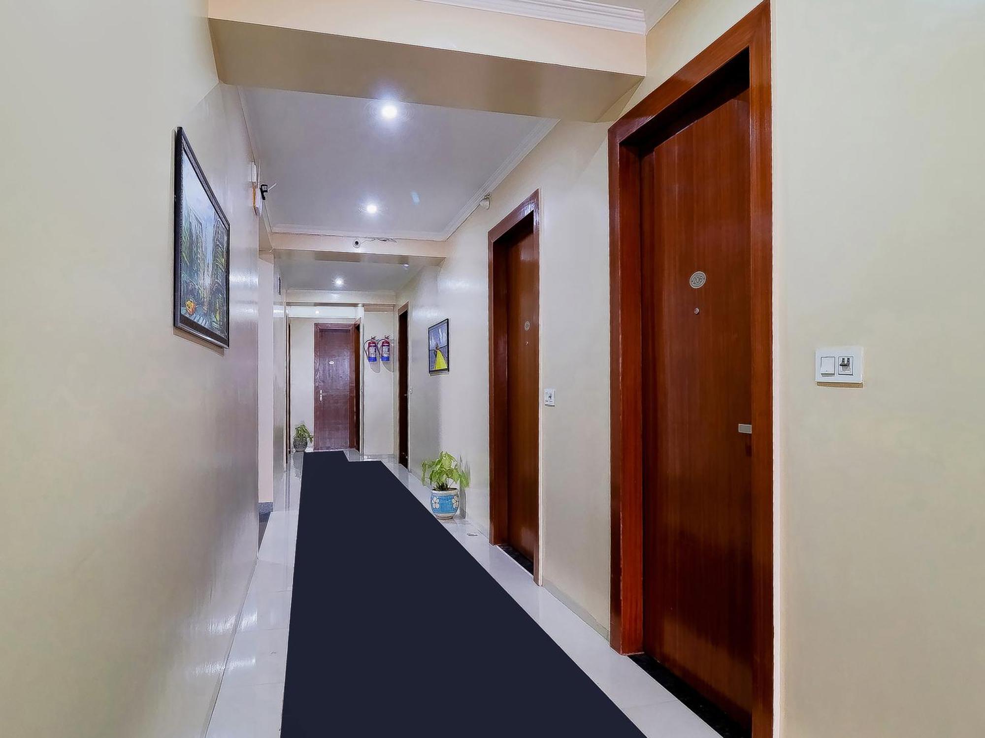 Treebo Rejoice 52 - 3Km From Huda City Metro Station Badshahpur ภายนอก รูปภาพ