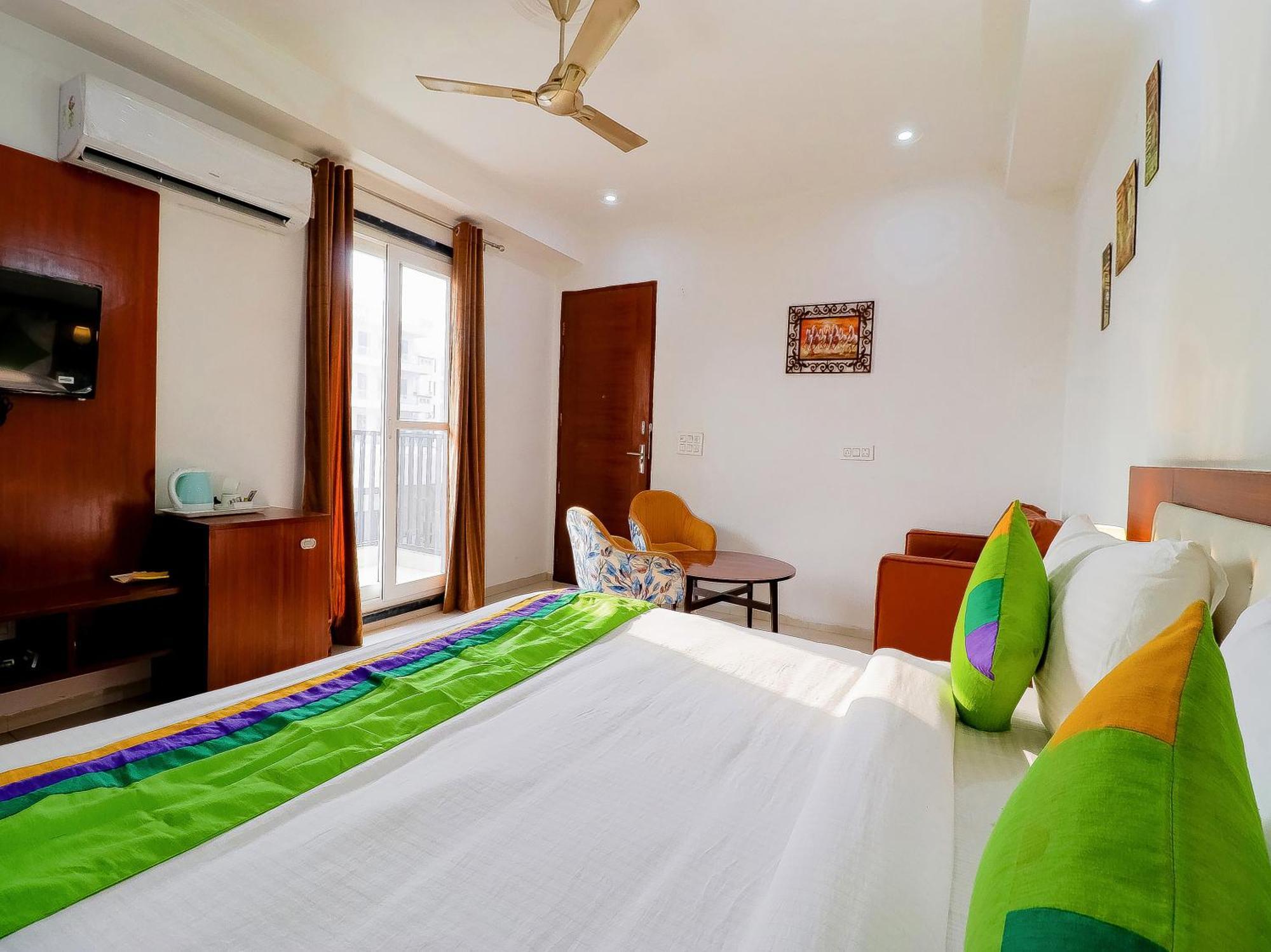 Treebo Rejoice 52 - 3Km From Huda City Metro Station Badshahpur ภายนอก รูปภาพ