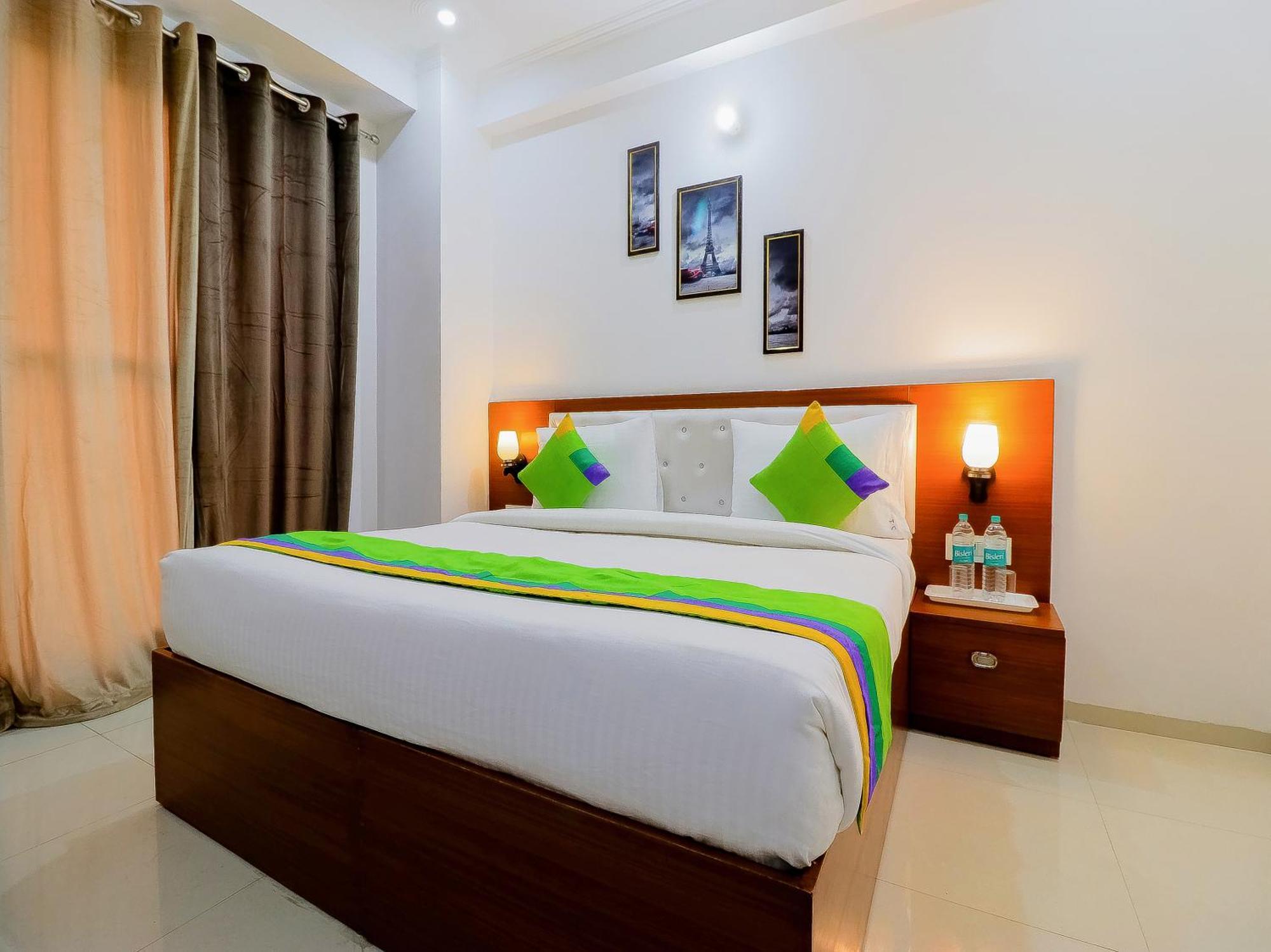 Treebo Rejoice 52 - 3Km From Huda City Metro Station Badshahpur ภายนอก รูปภาพ