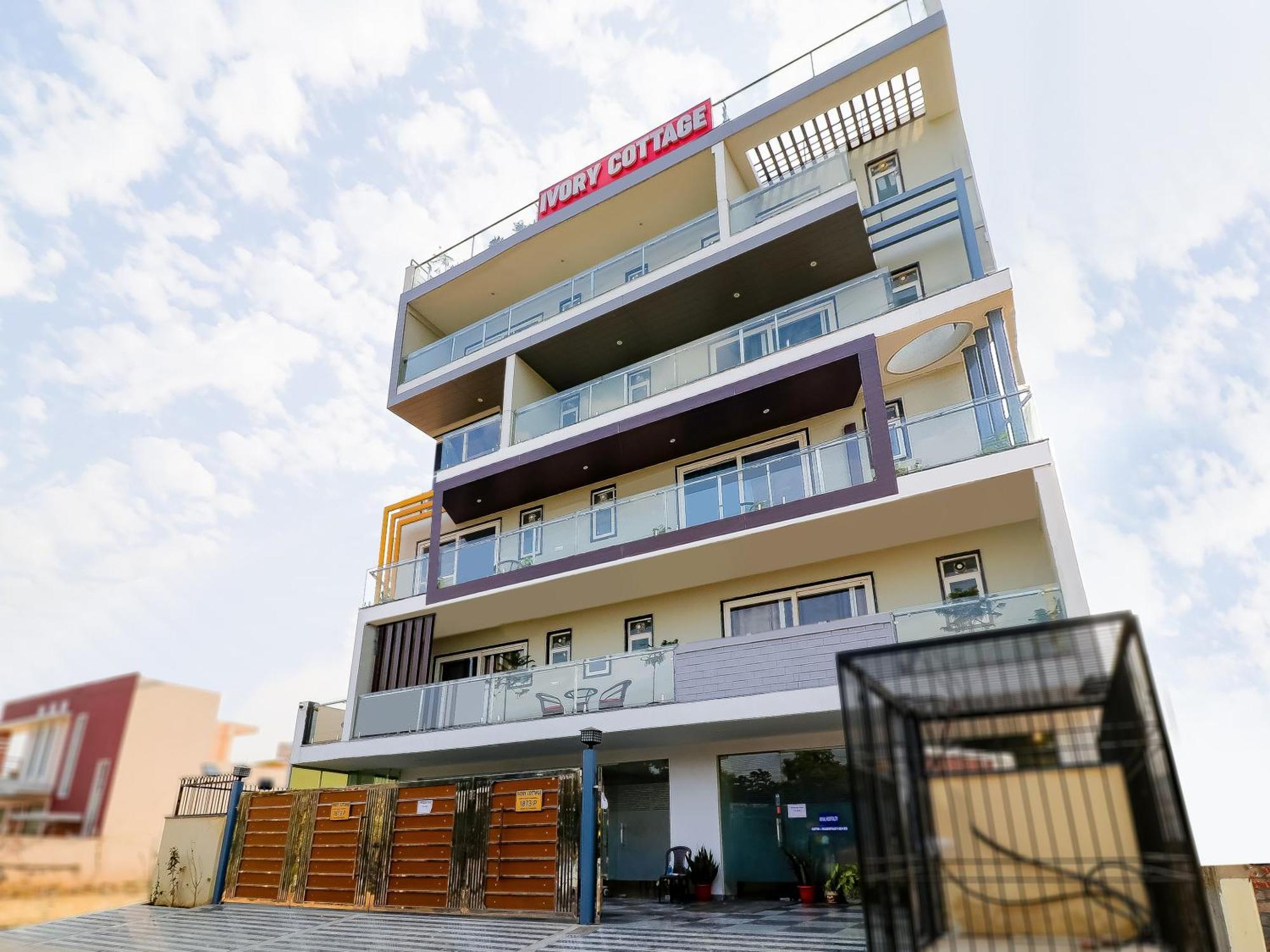 Treebo Rejoice 52 - 3Km From Huda City Metro Station Badshahpur ภายนอก รูปภาพ