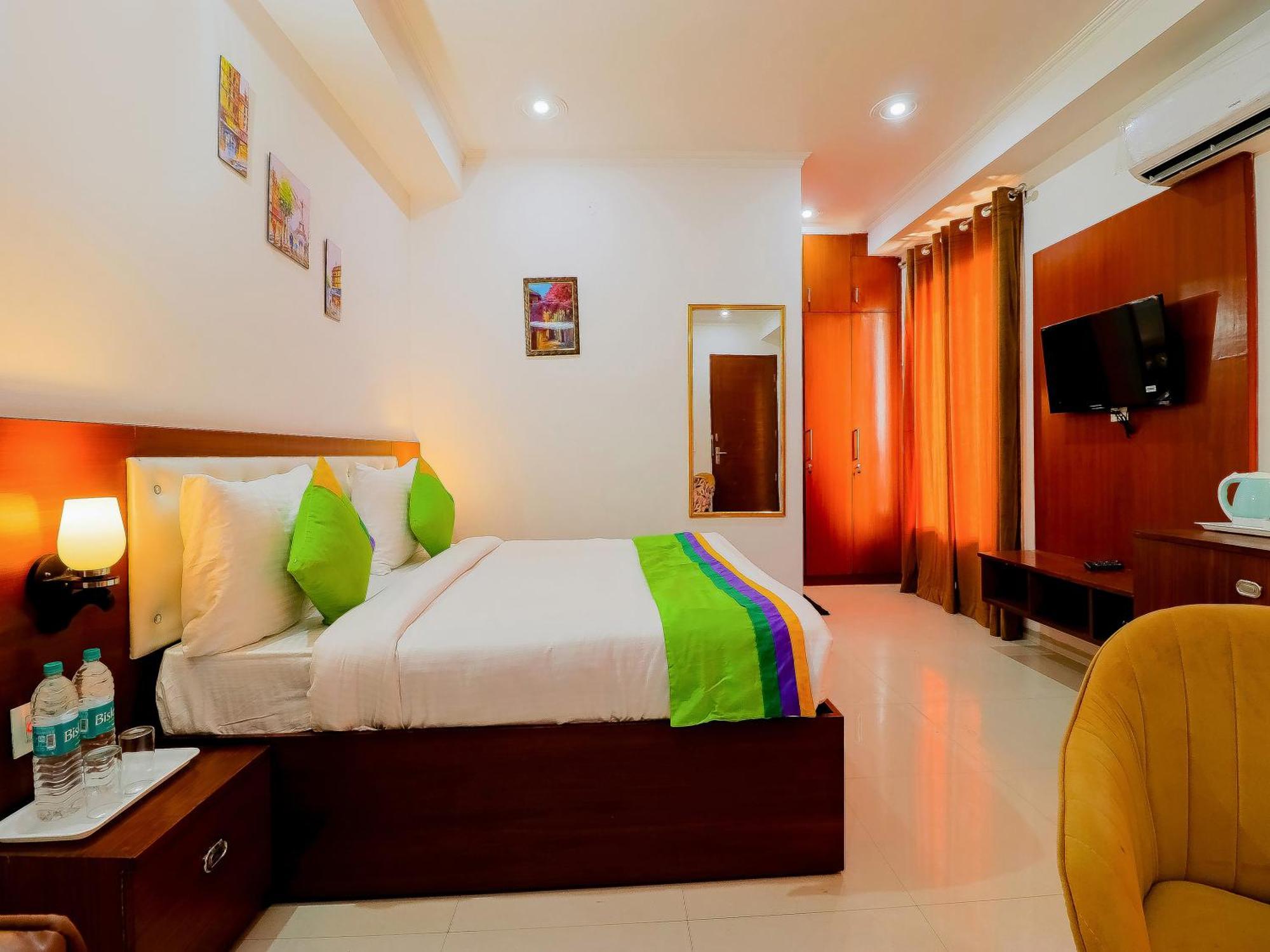 Treebo Rejoice 52 - 3Km From Huda City Metro Station Badshahpur ภายนอก รูปภาพ