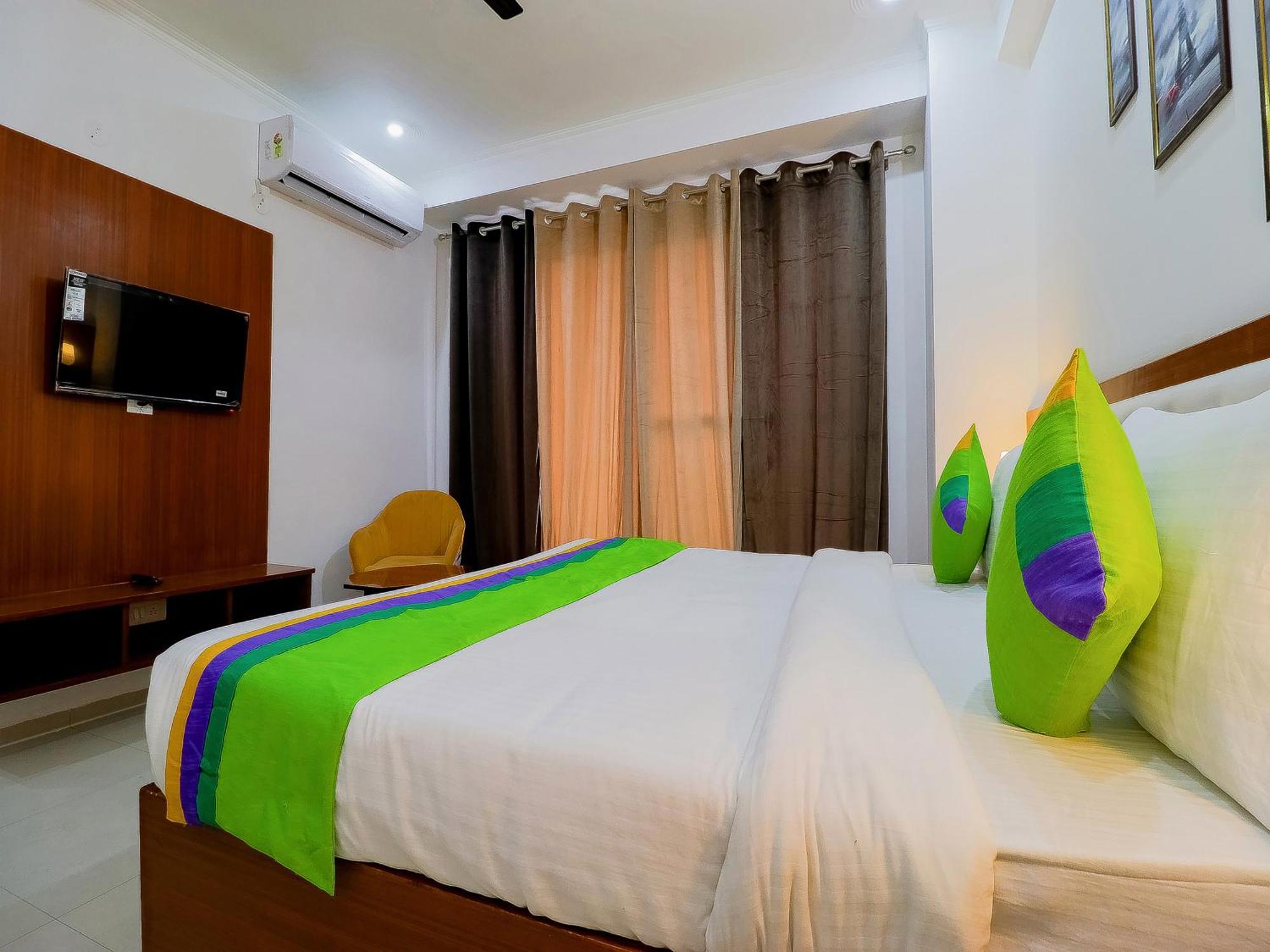 Treebo Rejoice 52 - 3Km From Huda City Metro Station Badshahpur ภายนอก รูปภาพ