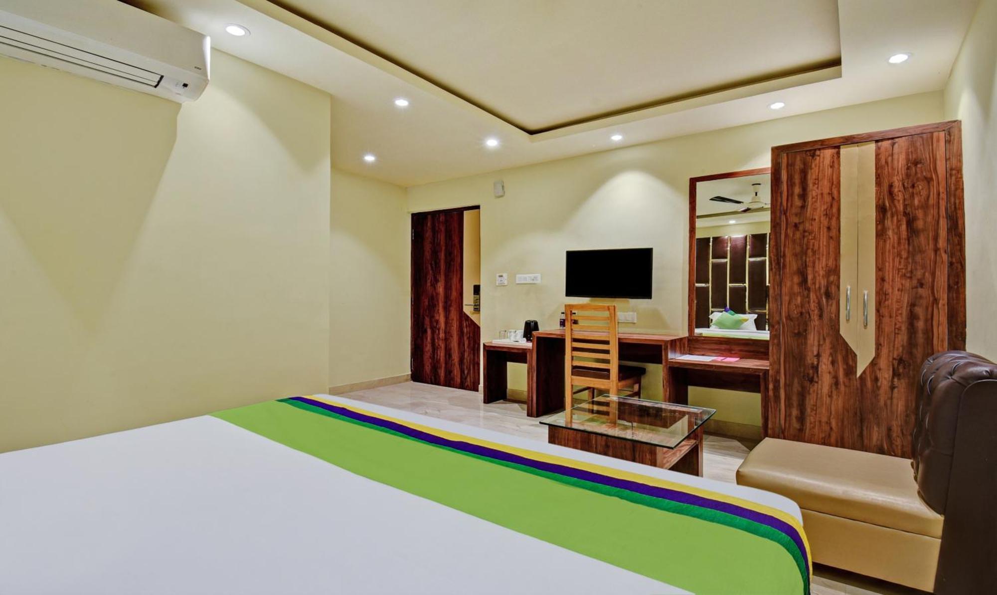 Treebo Rejoice 52 - 3Km From Huda City Metro Station Badshahpur ภายนอก รูปภาพ