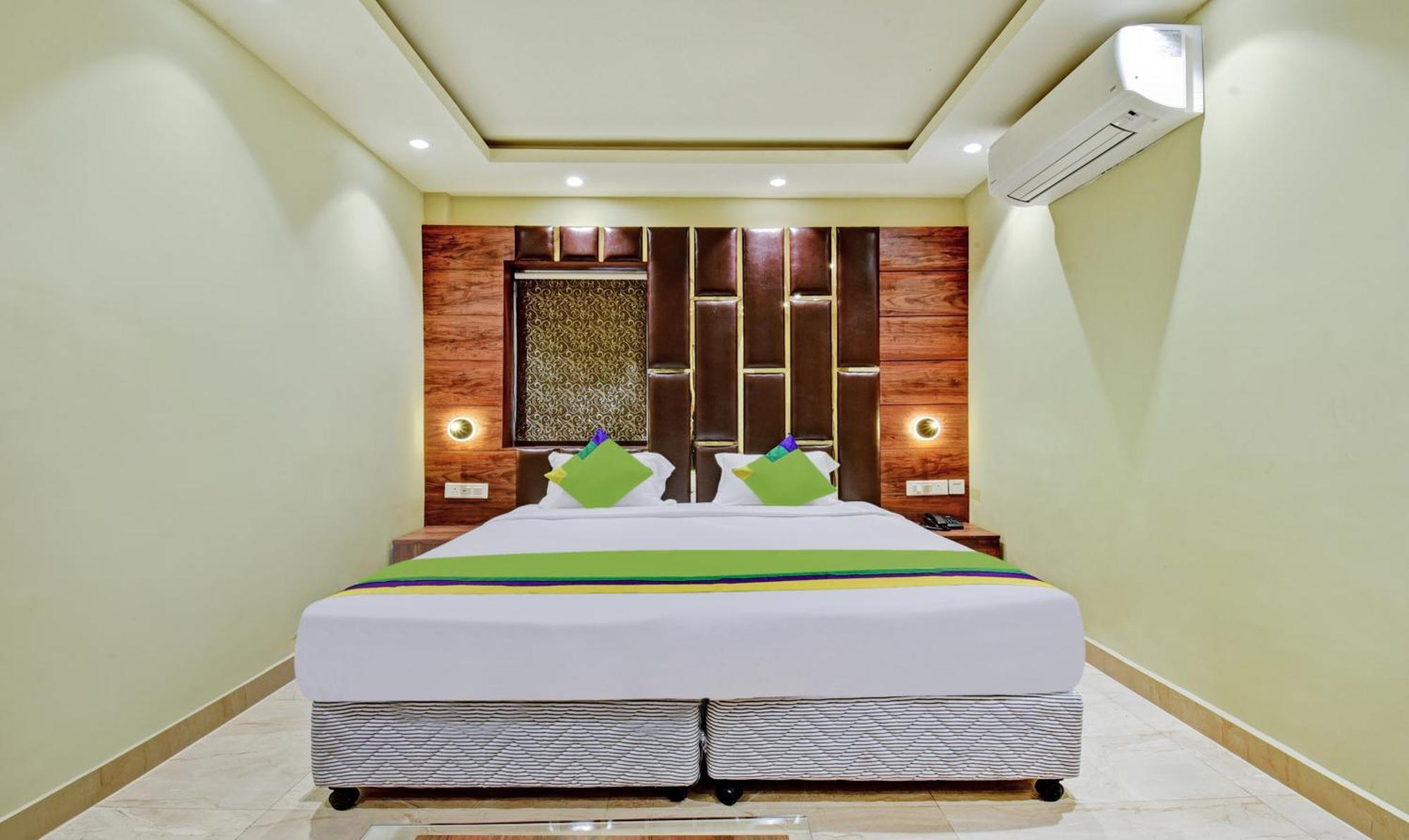 Treebo Rejoice 52 - 3Km From Huda City Metro Station Badshahpur ภายนอก รูปภาพ
