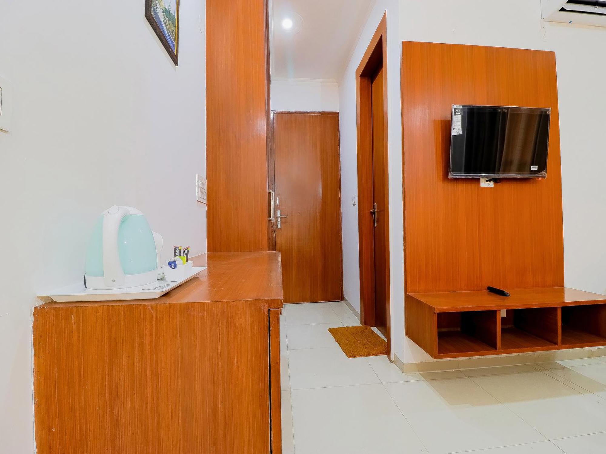 Treebo Rejoice 52 - 3Km From Huda City Metro Station Badshahpur ภายนอก รูปภาพ