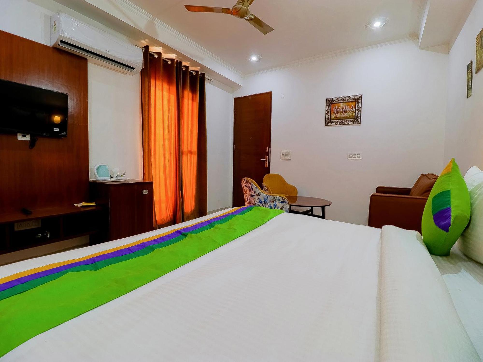 Treebo Rejoice 52 - 3Km From Huda City Metro Station Badshahpur ภายนอก รูปภาพ