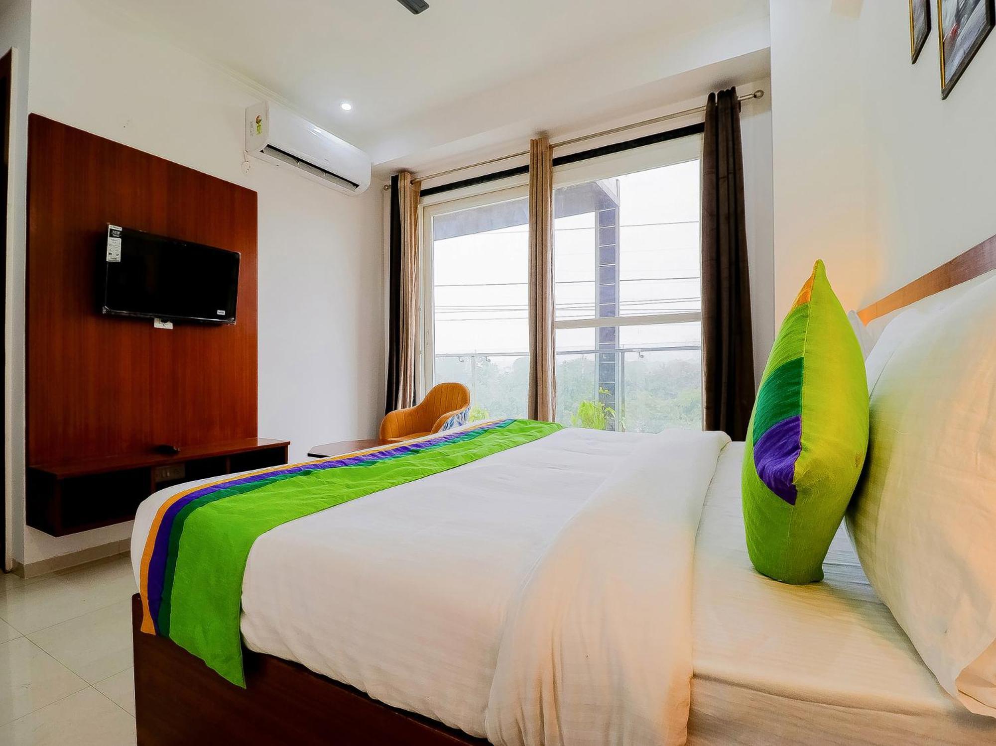 Treebo Rejoice 52 - 3Km From Huda City Metro Station Badshahpur ภายนอก รูปภาพ