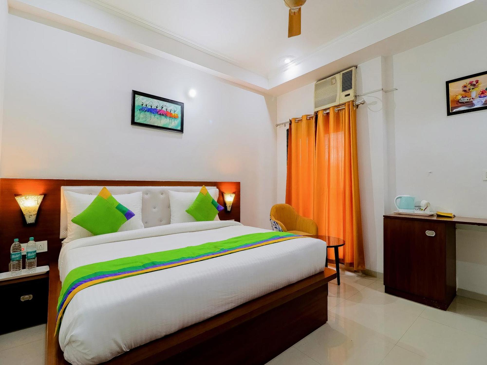 Treebo Rejoice 52 - 3Km From Huda City Metro Station Badshahpur ภายนอก รูปภาพ