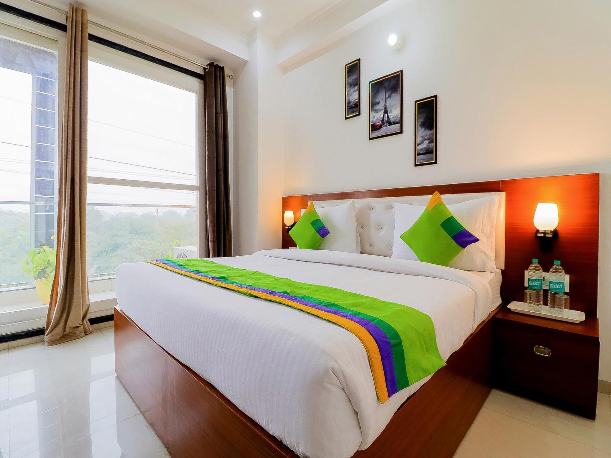 Treebo Rejoice 52 - 3Km From Huda City Metro Station Badshahpur ภายนอก รูปภาพ