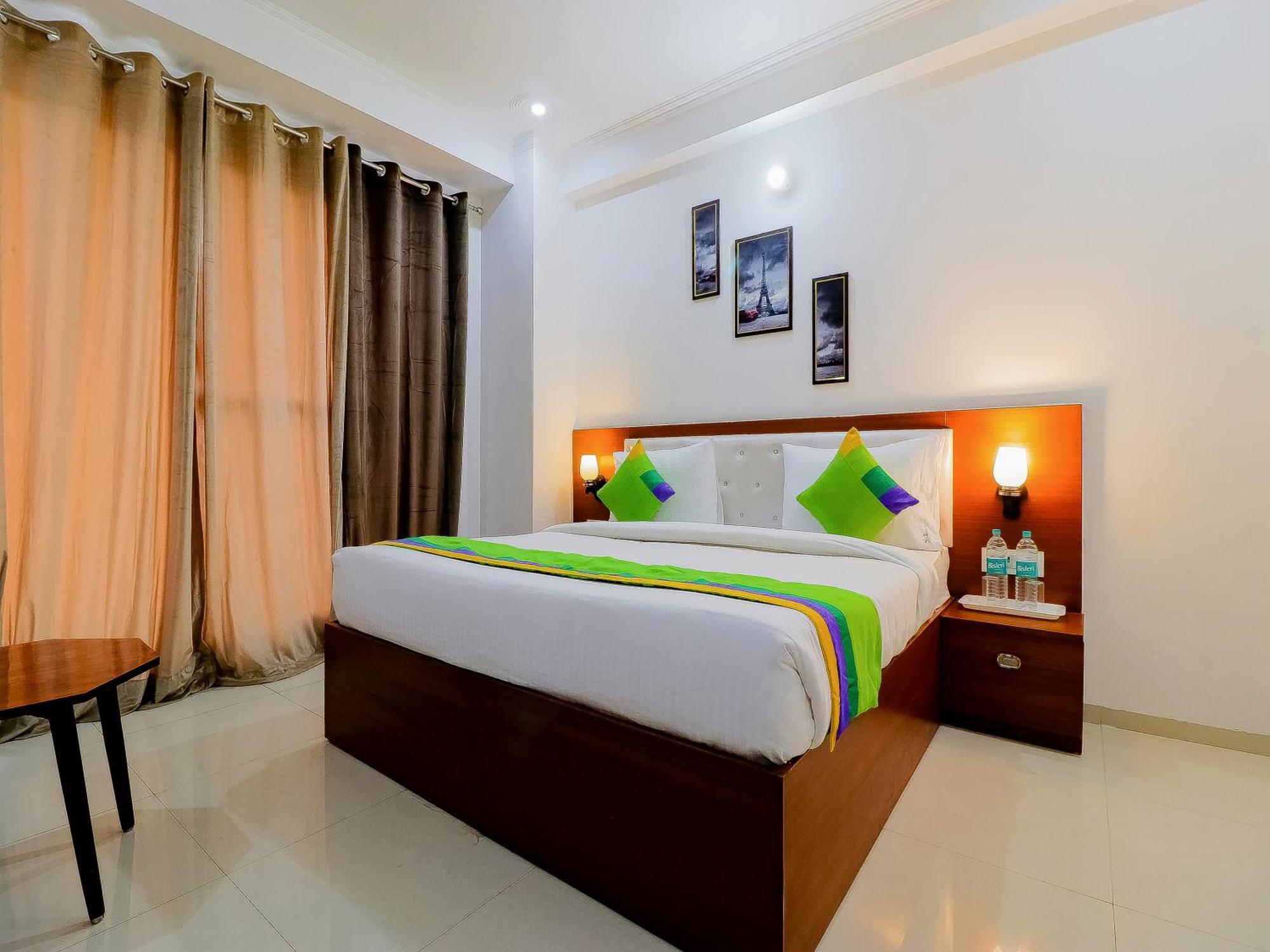 Treebo Rejoice 52 - 3Km From Huda City Metro Station Badshahpur ภายนอก รูปภาพ
