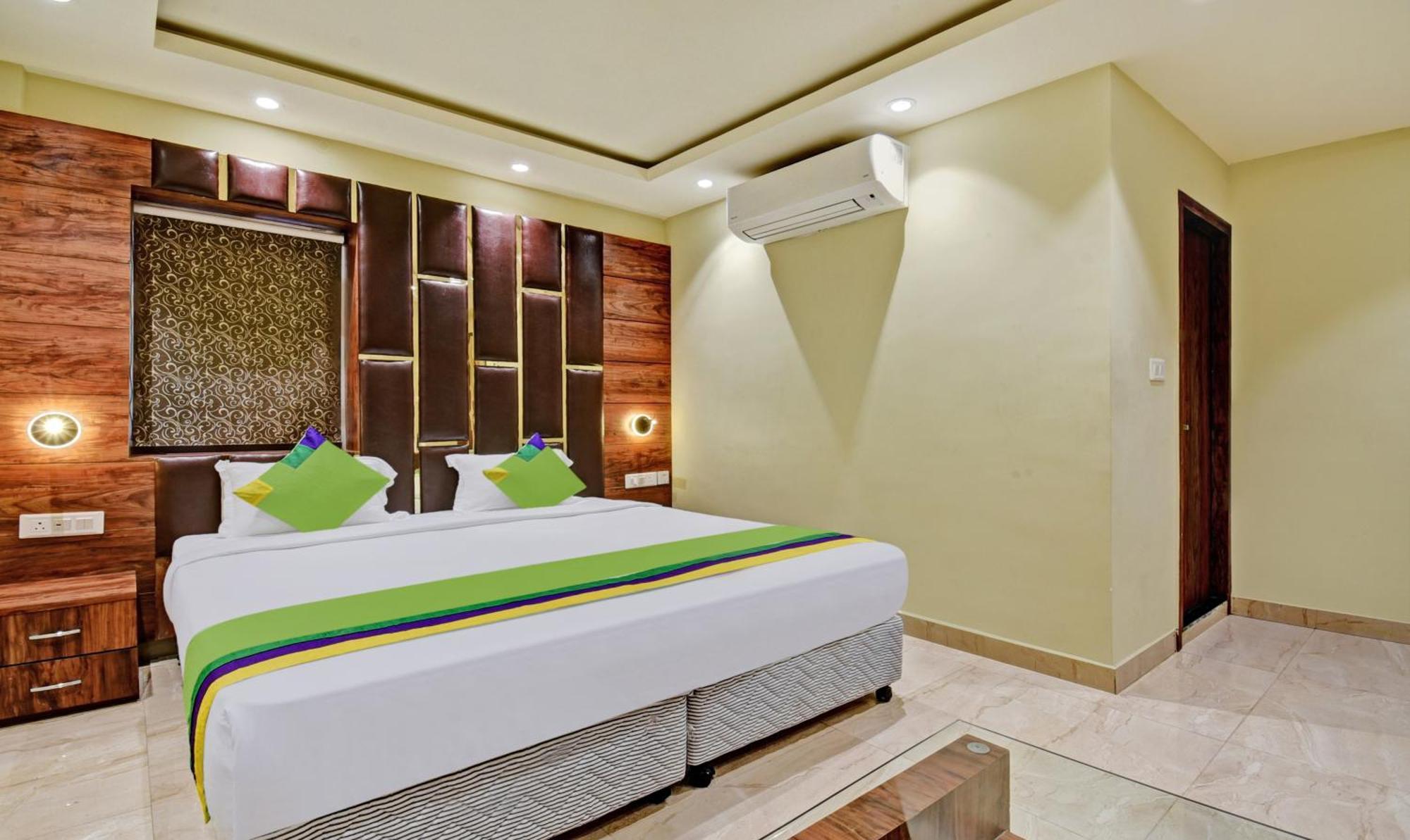 Treebo Rejoice 52 - 3Km From Huda City Metro Station Badshahpur ภายนอก รูปภาพ